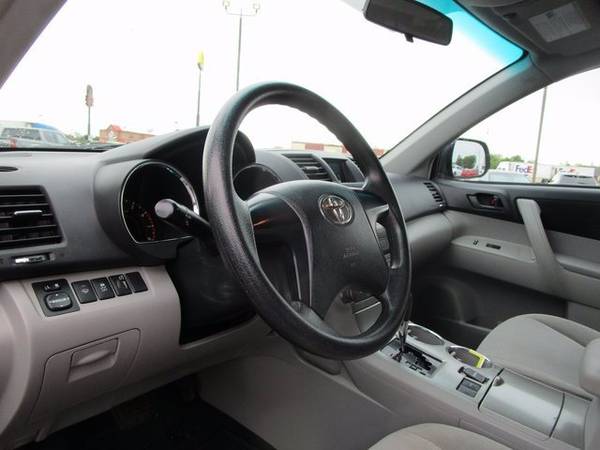2012 Toyota Highlander Base - - by dealer - vehicle for sale in Sullivan, MO – photo 12