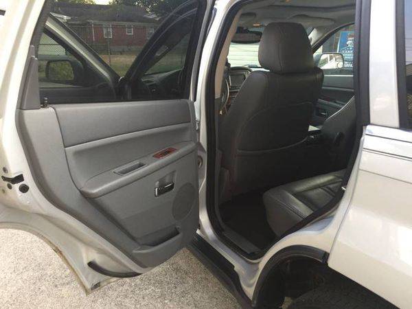 2006 Jeep Grand Cherokee Limited 4dr SUV 4WD w/ Front Side Airbags... for sale in Louisville, KY – photo 23