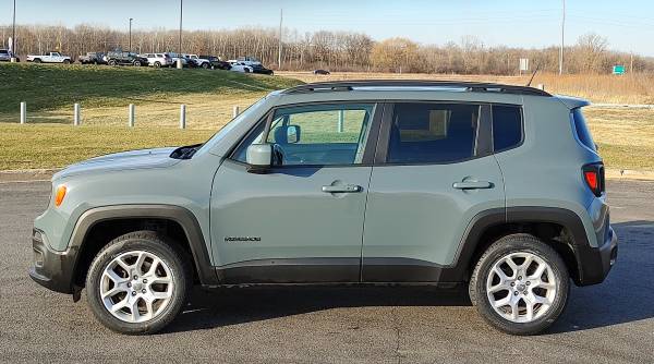 ~ ~ ~ 2017 Jeep Renegade Latitude 4x4 ( ONLY 79K MILES!!! ) ~ ~ ~ -... for sale in Mukwonago, WI