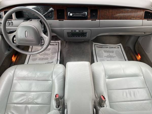 2001 Lincoln Town Car Executive 4dr Sedan - - by for sale in Milwaukie, OR – photo 17