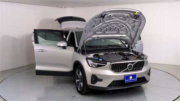 2023 Volvo XC40 B5 AWD Mild Hybrid Plus Bright - - by for sale in Culver City, CA – photo 17