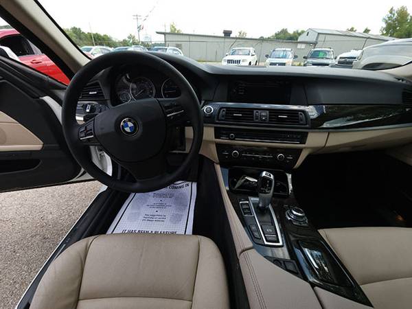 2013 BMW 5 Series 528i xDrive - - by dealer - vehicle for sale in Fenton, MO – photo 11