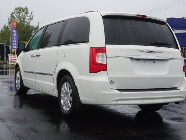 2012 Chrysler Town and Country Touring-L mini-van White for sale in Waterford Township, MI – photo 8