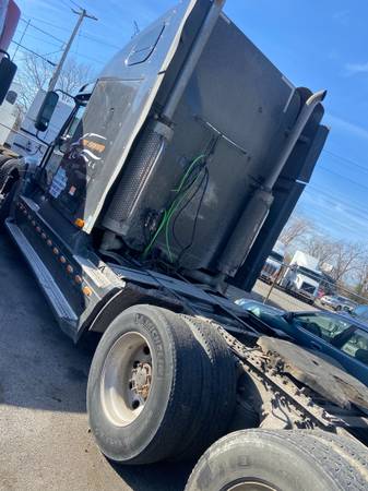 Freightliner Columbia - cars & trucks - by owner - vehicle... for sale in Hickory Hills, IL – photo 5