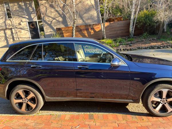 2019 Mercedes GLC 350E 4Matic - only 9500 miles! for sale in Larkspur, CA