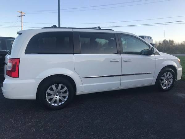 2011 Chrysler Town & Country Touring-L - Leather Interior for sale in Adams Basin, NY – photo 4