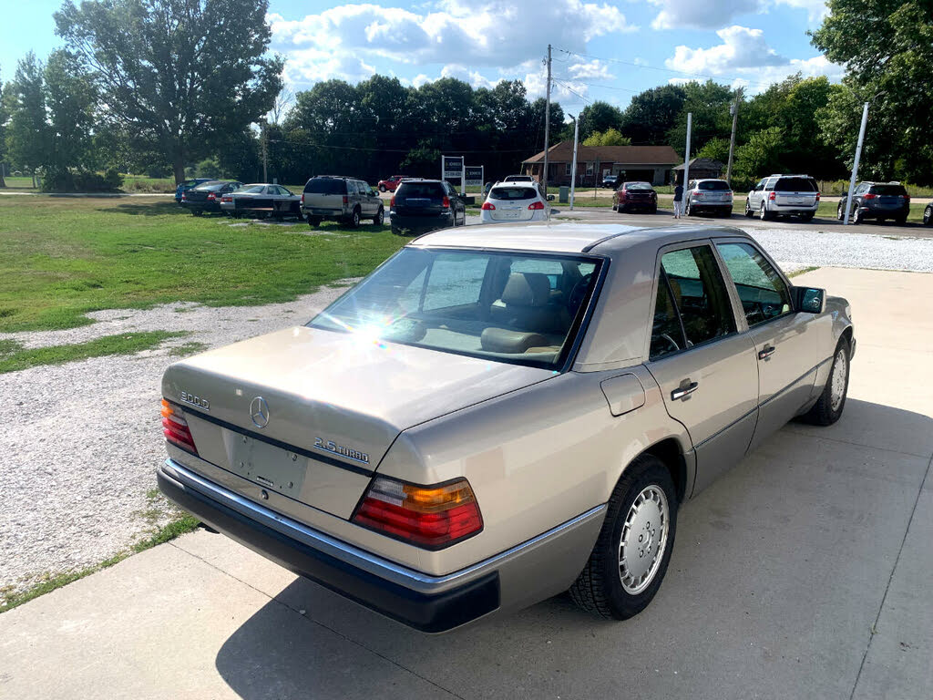 1991 Mercedes-Benz 300-Class 4 Dr 300D Turbodiesel Sedan for sale in Macomb, IL – photo 6