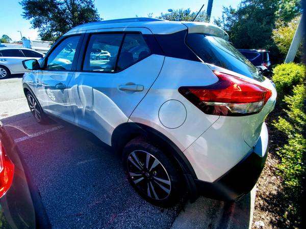 2018 NISSAN KICKS SV - LIKE BRAND NEW! CLEAN CARFAX! SUPER LOW... for sale in Jacksonville, FL – photo 6