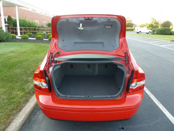 2006 VOLVO S40! STICK SHIFT! 77K MILES! 1 OWNER! CLEAN! NO ACCIDENTS! for sale in Philadelphia, PA – photo 16