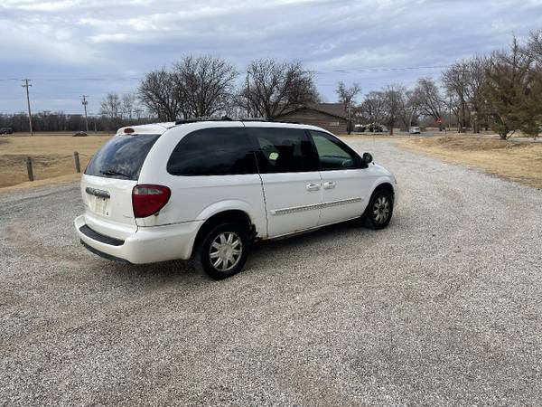 2005 Chrysler Town Country Touring - - by dealer for sale in Wichita, KS – photo 8