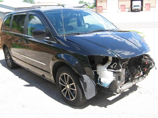 2015 Chrysler Town & Country Touring Repairable 81K mi - cars & for sale in Holmen, MN