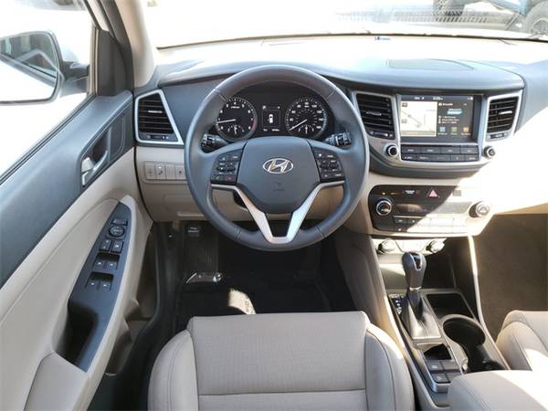 2018 Hyundai Tucson SEL Plus suv White for sale in Fayetteville, AR – photo 5