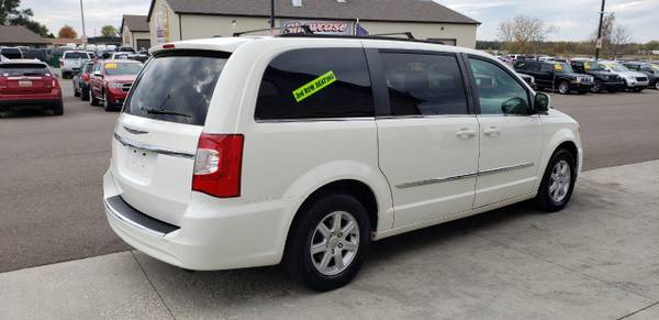 3RD ROW!! 2011 Chrysler Town & Country 4dr Wgn Touring for sale in Chesaning, MI – photo 4