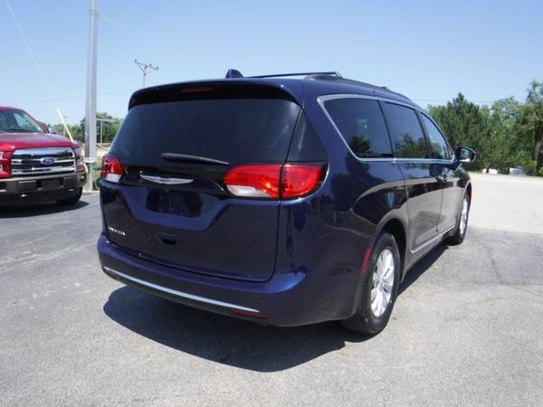 2017 Chrysler Pacifica Touring 3rd Row Leather Easy Finance for sale in Lees Summit, MO – photo 13