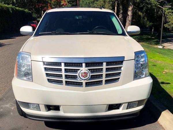 2010 Cadillac Escalade AWD ~ Luxury ~ Loaded ~ Third Row for sale in Milwaukie, OR – photo 5