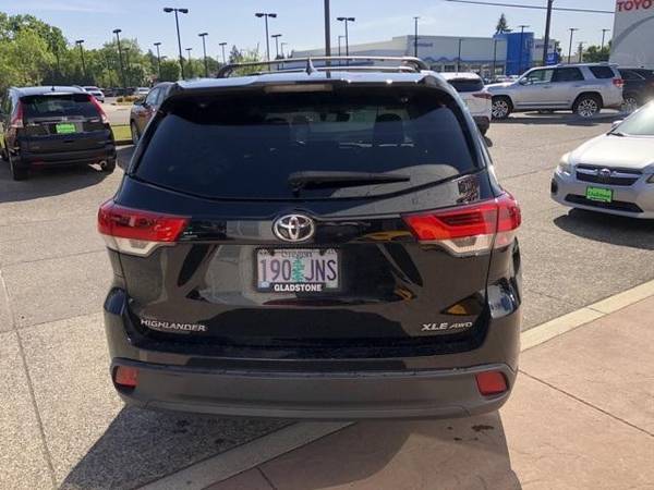 2017 Toyota Highlander XLE CALL/TEXT - - by dealer for sale in Gladstone, OR – photo 5