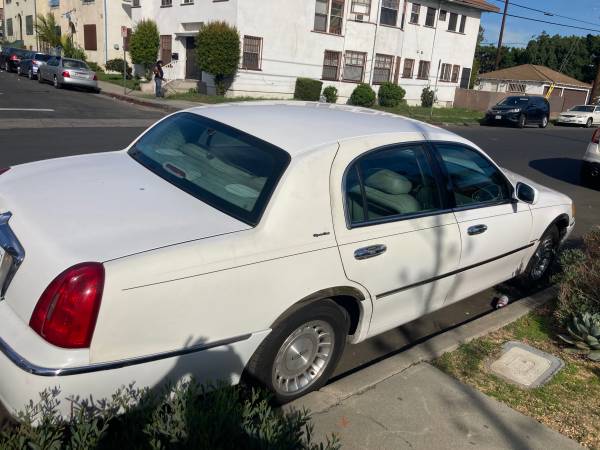 Lincoln Town Car 2001 White Clean 141K for sale in Other, CA – photo 6
