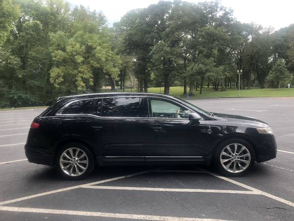 2010 Lincoln MKT EcoBoost AWD SHARP!!FINANCING AVAILABLE!! for sale in Rock Island, IA – photo 2