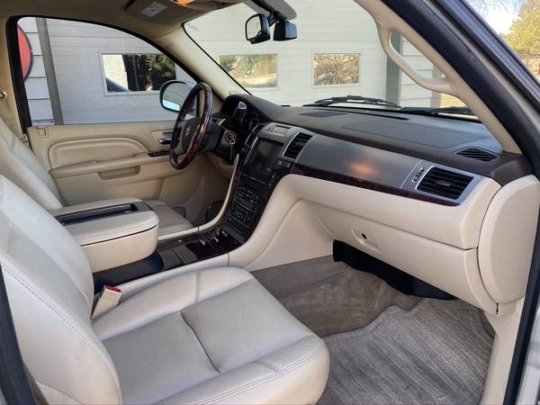 2012 Cadillac Escalade ESV All Wheel Drive! Luxury Pkg! - cars &... for sale in Bend, OR – photo 18