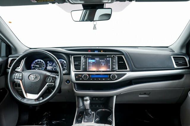 2019 Toyota Highlander XLE AWD for sale in Bloomington, MN – photo 8