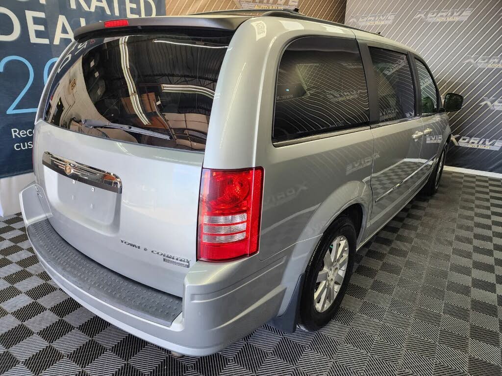 2009 Chrysler Town & Country Touring FWD for sale in Dearborn Heights, MI – photo 11