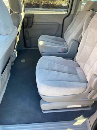 2009 Kia Sedona Runs Good Priced To Sell $3700 - cars & trucks - by... for sale in Gaithersburg, District Of Columbia – photo 7