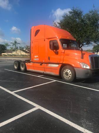 2012 Freightline Cascadia With Blower for sale in Boca Raton, FL – photo 2