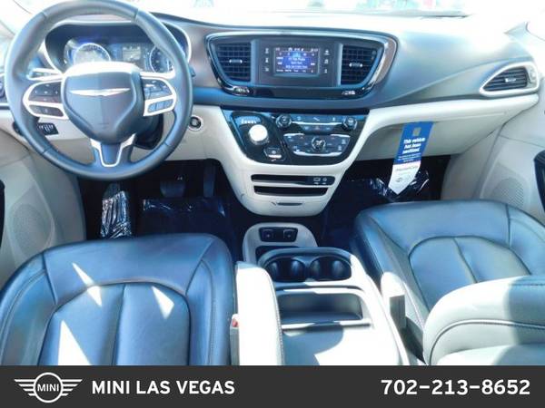 2017 Chrysler Pacifica Touring-L SKU:HR747543 Regular for sale in Las Vegas, NV – photo 16