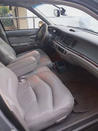 1997 Lincoln Town Car - cars & trucks - by owner - vehicle... for sale in Ramona, CA – photo 2