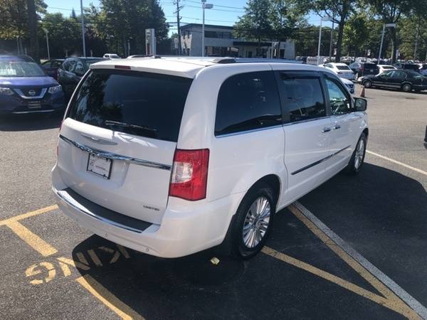 2014 Chrysler Town & Country Limited for sale in Saint James, NY – photo 5