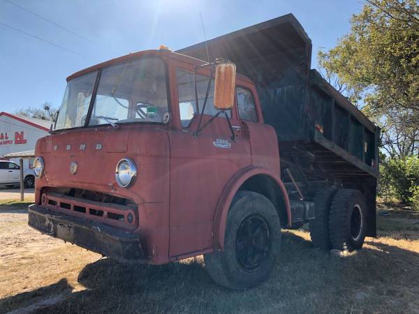 67' Ford F-700 Dump Truck for sale in Rio Vista, TX – photo 2