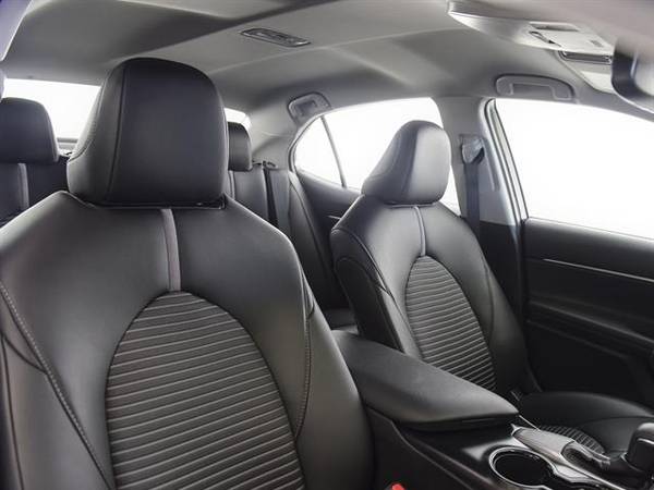 2018 Toyota Camry SE Sedan 4D sedan White - FINANCE ONLINE for sale in Barrington, RI – photo 5