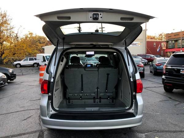 2011 Volkswagen Routan SE RSE CALL OR TEXT TODAY! - cars & trucks -... for sale in Cleveland, OH – photo 23