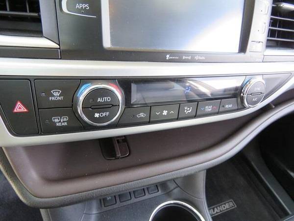 2016 Toyota Highlander SUV XLE V6 (Blizzard Pearl) for sale in Lakeport, CA – photo 18