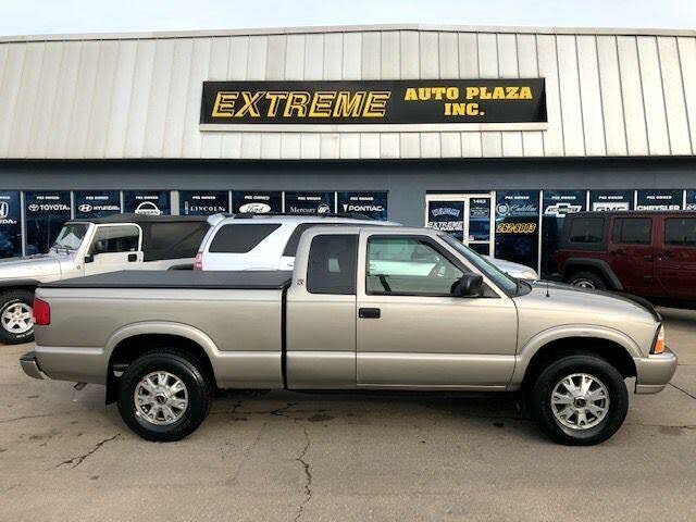 2002 GMC Sonoma SLS Ext Cab 4WD for sale in Des Moines, IA – photo 5