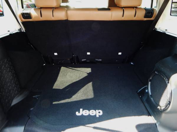 2014 JEEP WRANGLER UNLIMITED SAHARA 4X4 3.6L LEATHER NAV TOW PKG NICE! for sale in Carthage, MO – photo 4