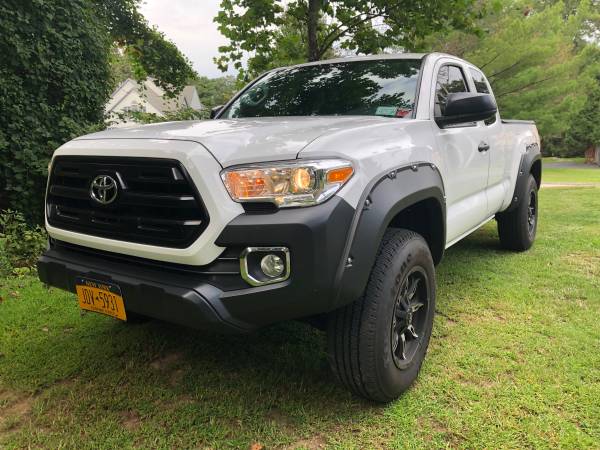 2017 Toyota Tacoma 4WD only 22k miles for sale in CORTLANDT MANOR, NY