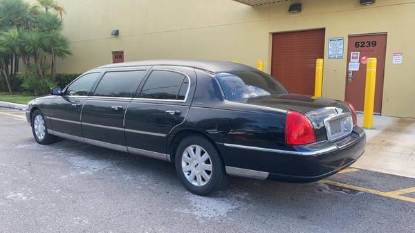 2003 LINCOLN TOWN CAR LIMOSINE STYLE 75K MILES 1 OWNER - cars & for sale in Hollywood, FL – photo 3