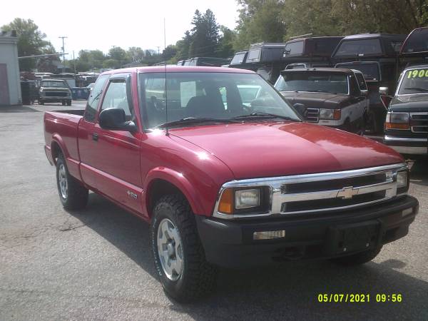 1997 Chevrolet S-10 , 4x4 - - by dealer - vehicle for sale in York, PA – photo 4