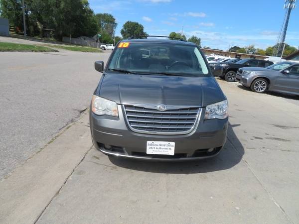 2010 Chrysler Town & Country 4dr Wgn Touring Plus 116, 000 miles for sale in Waterloo, IA – photo 2