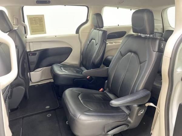 2021 Chrysler Pacifica Touring L Minivan, Passenger for sale in Portland, OR – photo 18