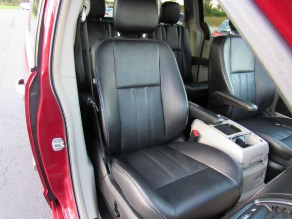 2013 Chrysler Town & Country Touring L for sale in Grayslake, IL – photo 16