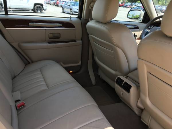 Lincoln Town Car 2005 for sale in Hudson, NH – photo 5