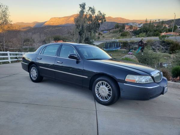 Absolutely Pristine LINCOLN TOWN CAR Signature Series Low for sale in El Cajon, CA – photo 6