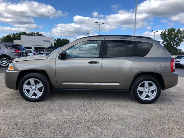 Low Mileage! 2007 Jeep Compass! 4x4! Accident Free! Nice! for sale in Ortonville, OH – photo 2