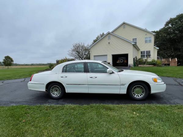 2002 Lincoln Town Car for sale for sale in Milford, NJ – photo 5