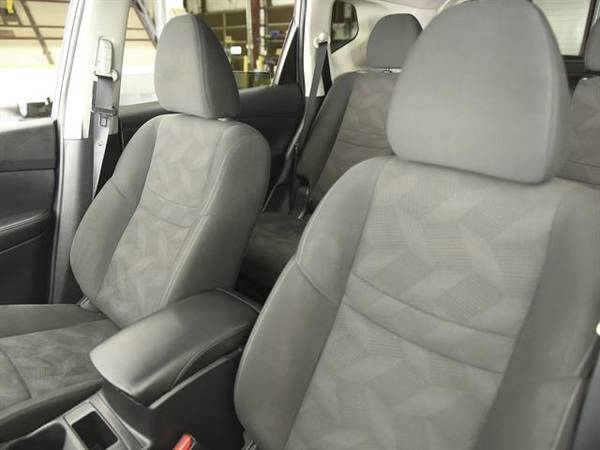 2016 Nissan Rogue SV Sport Utility 4D hatchback Silver - FINANCE for sale in Detroit, MI – photo 5
