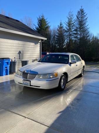 1999 Lincoln Town Car Low Miles for sale in Brush Prairie, OR
