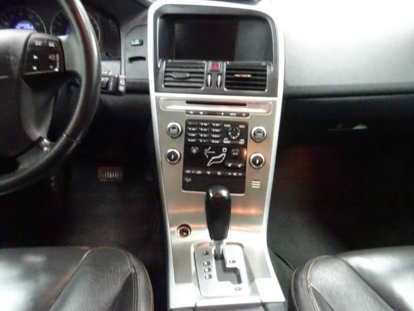 2010 Volvo XC60 AWD*One Owner*Push button start*Nav*carkingsales.com for sale in West Allis, WI – photo 8