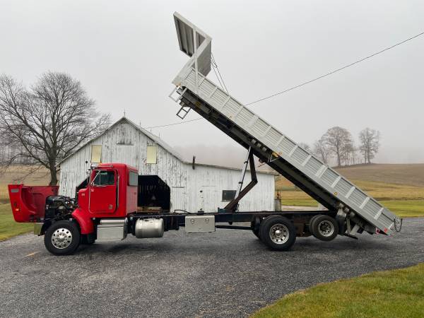 2004 Peterbilt 330 Flat Bed Truck for sale in Freeland, PA – photo 11